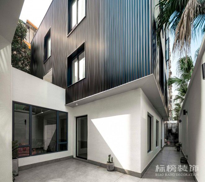 深圳南山办公室装修“黑”空间色虎视频APP污建筑外观设计